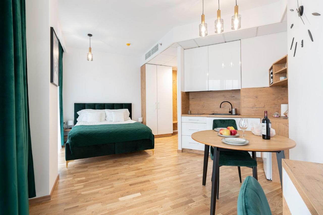 Apartamenty Wola Tower Varsovie Extérieur photo