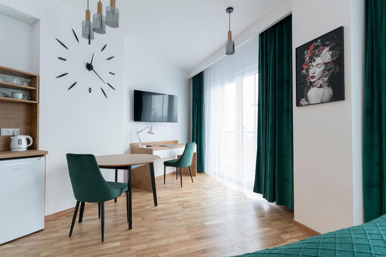 Apartamenty Wola Tower Varsovie Extérieur photo