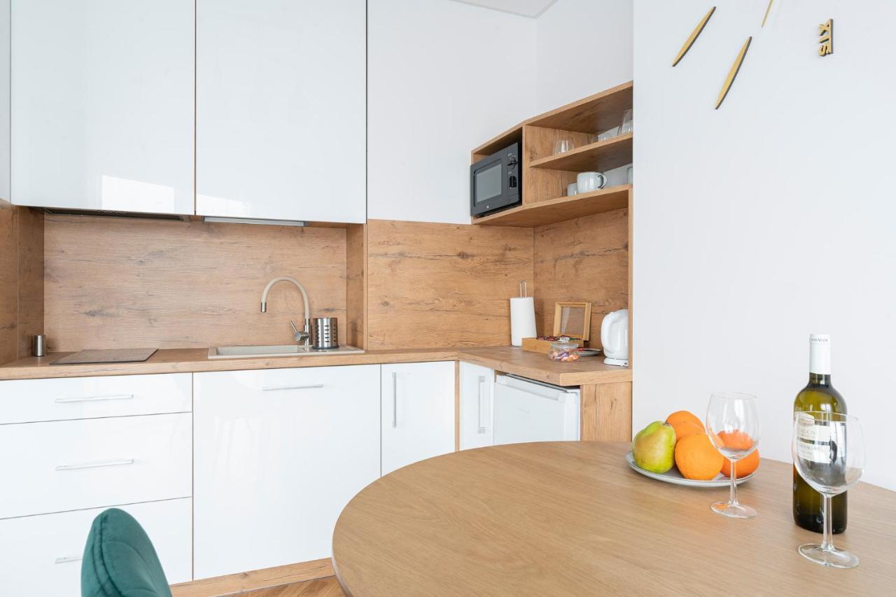 Apartamenty Wola Tower Varsovie Extérieur photo