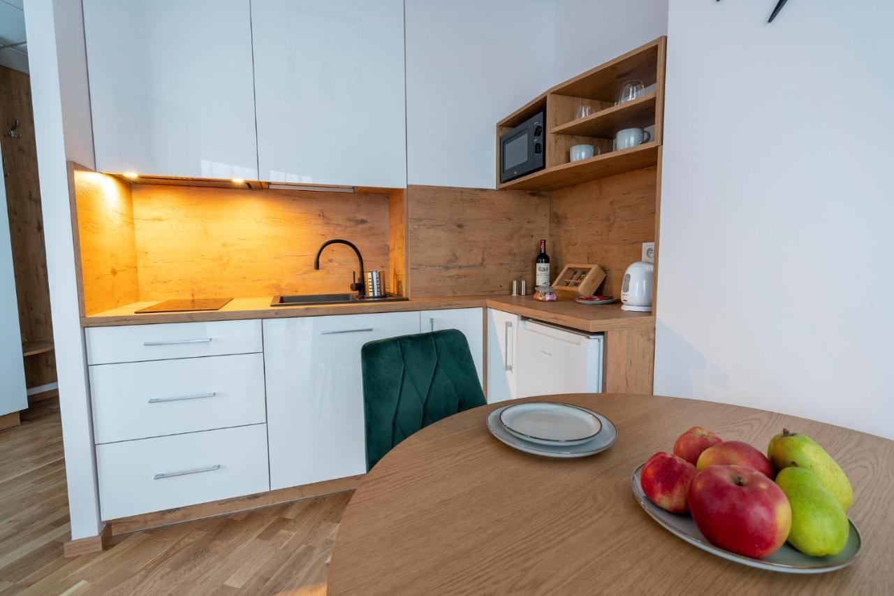 Apartamenty Wola Tower Varsovie Extérieur photo