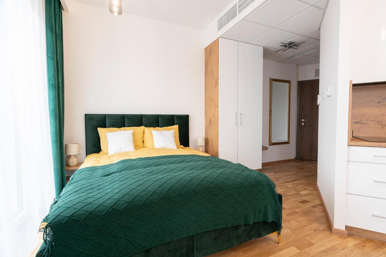 Apartamenty Wola Tower Varsovie Extérieur photo