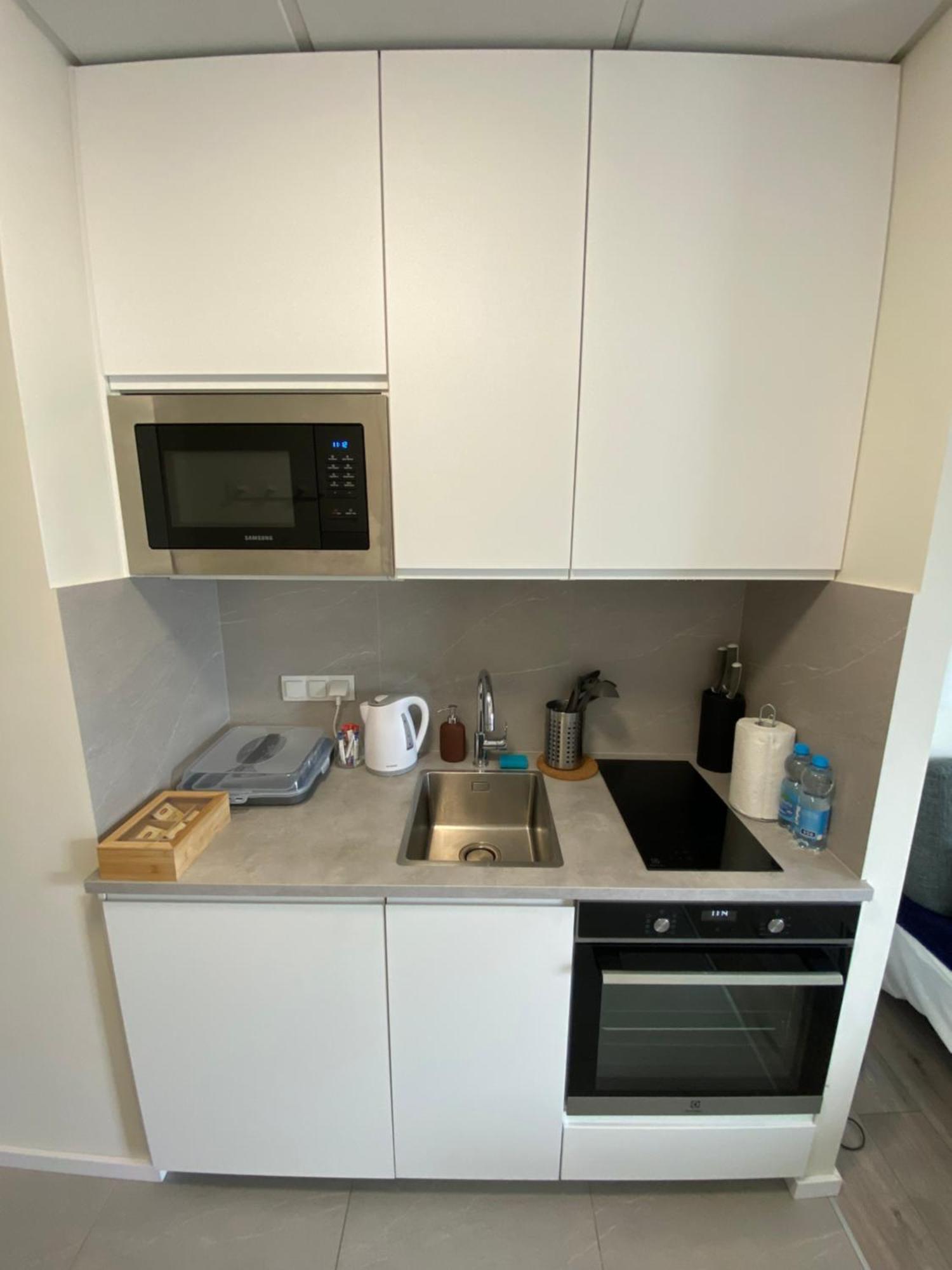 Apartamenty Wola Tower Varsovie Extérieur photo