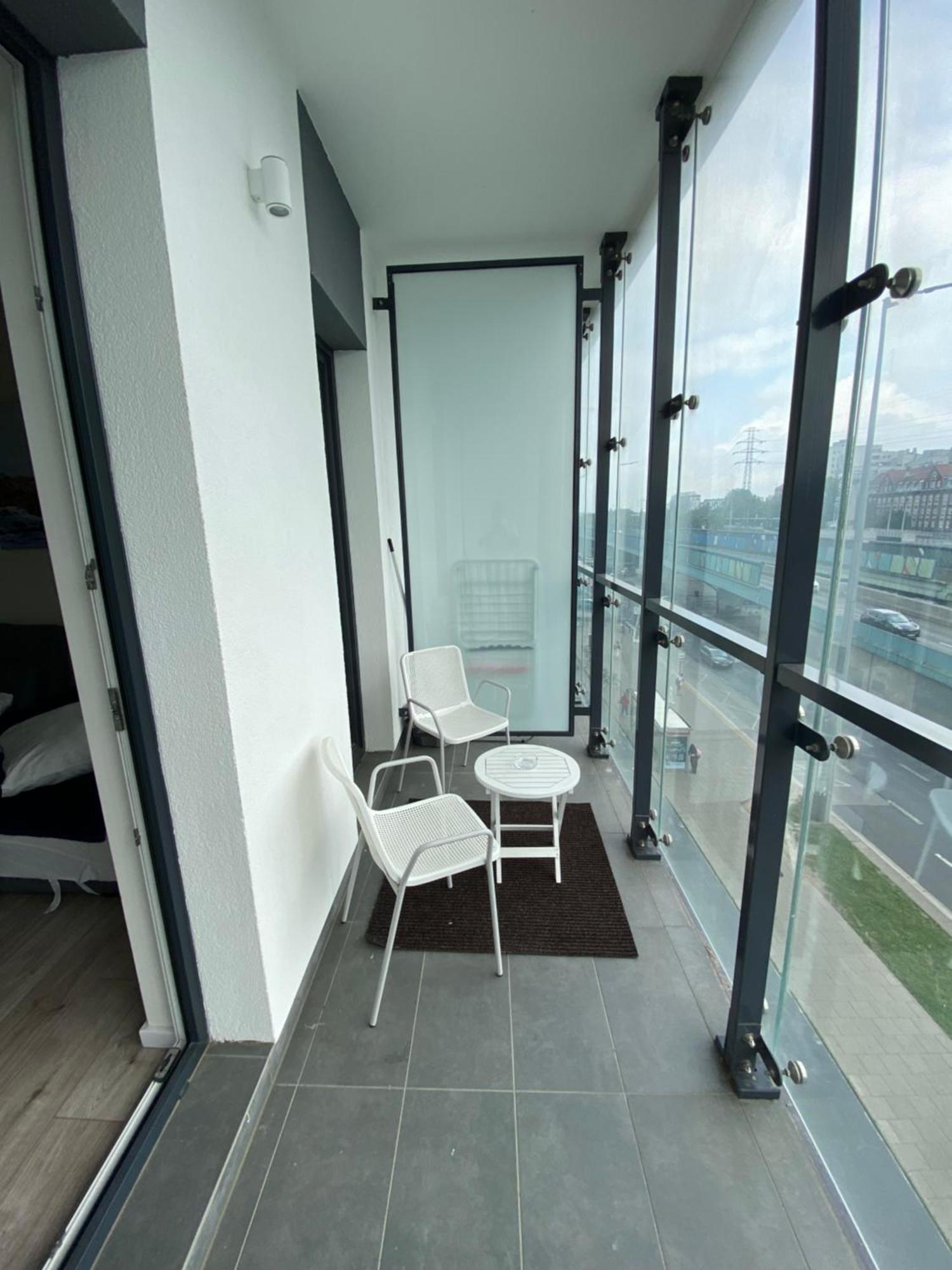 Apartamenty Wola Tower Varsovie Extérieur photo