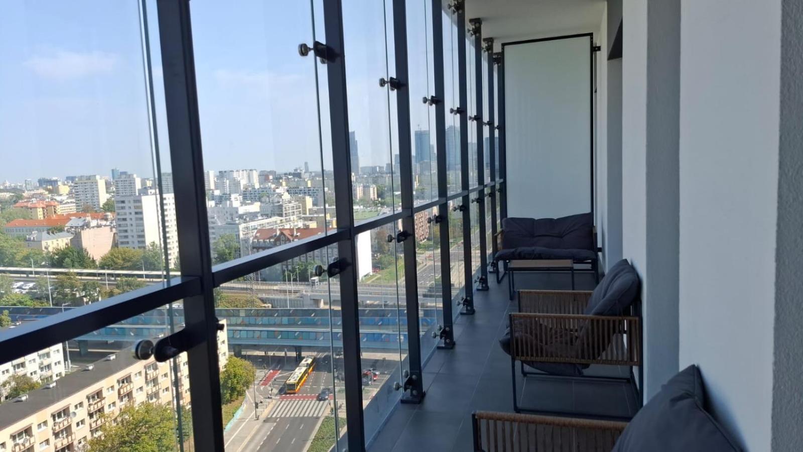 Apartamenty Wola Tower Varsovie Extérieur photo