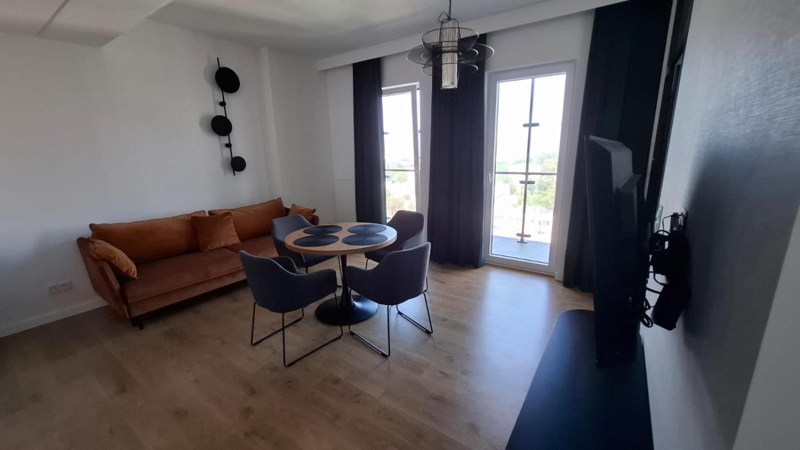 Apartamenty Wola Tower Varsovie Extérieur photo