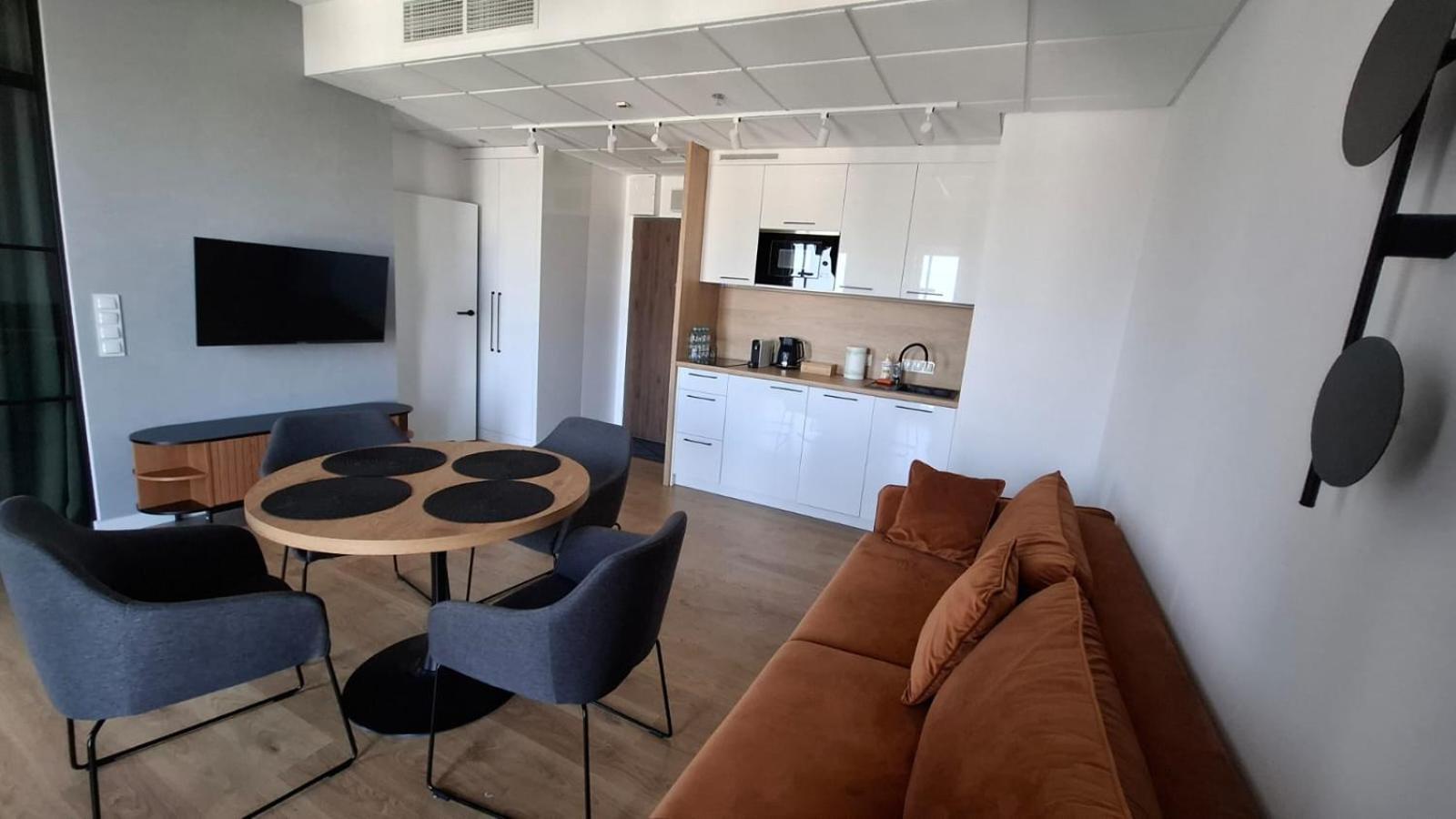 Apartamenty Wola Tower Varsovie Extérieur photo