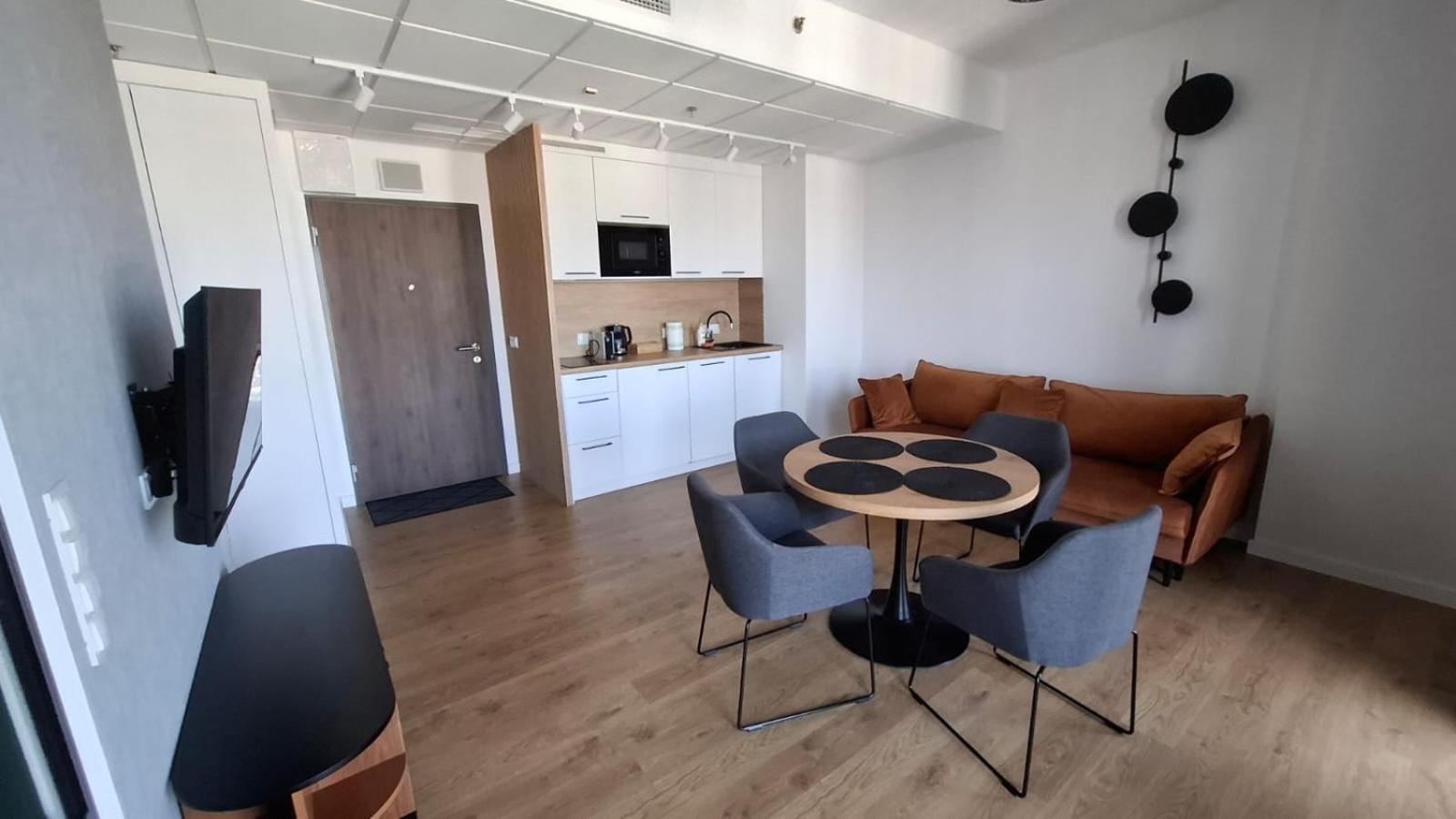 Apartamenty Wola Tower Varsovie Extérieur photo